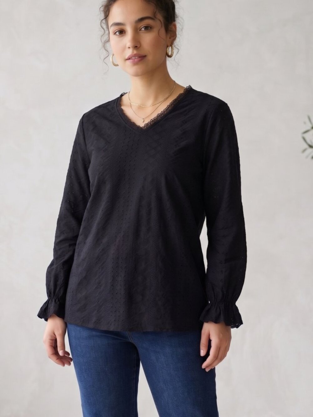 NWOT Black Lace Trim V-Neck Eyelet Knit Long Sleeve Smocked Cuff Blouse Medium